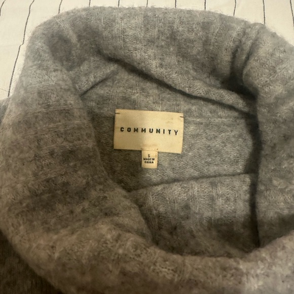 Aritzia grey turtleneck sweater - Picture 2 of 2